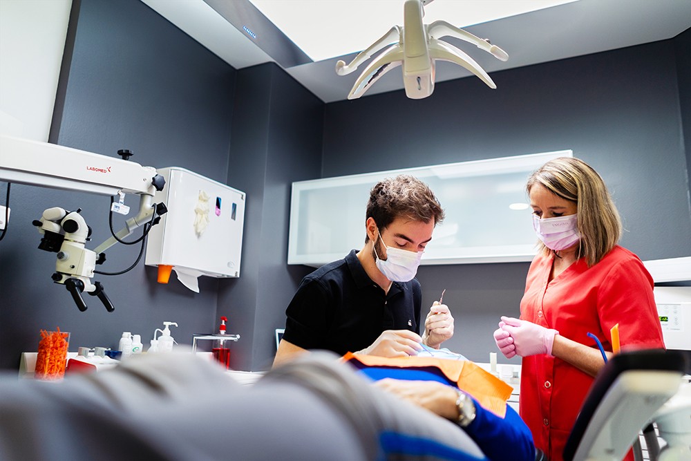 Dentiste à Mulhouse | Dr Thomas Gangloff : Esthétique du sourire – Soins conservateurs